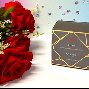 Ruby Super Facial Nourishing Cream - Gold and Black